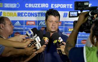 Adílson voltou a pedir paciência com os meninos do Cruzeiro após a má atuação diante do Patrocinense-(Bruno Haddad/Cruzeiro)