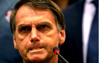 Senador pede investigação dos gastos do cartão de Bolsonaro
