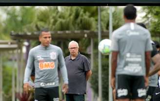 Roberto de Andrade citou troca de atletas como possibilidade de reforçar elenco (Foto: Rodrigo Coca/Ag. Corinthians)