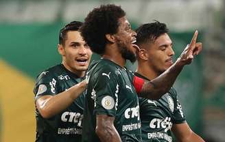 Luiz Adriano comemora gol contra o Corinthians pelo Brasileirão (Foto: Cesar Greco/Palmeiras)