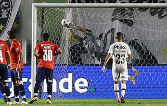 Santos venceu o primeiro jogo na Vila Belmiro por 1 a 0 (Foto: AFP)