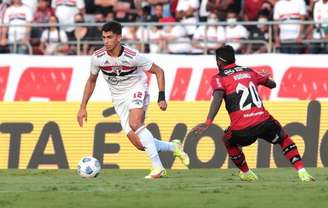 Vitor Bueno tem três partidas seguidas sendo utilizado no São Paulo (Foto: Rubens Chiri / saopaulofc.net)