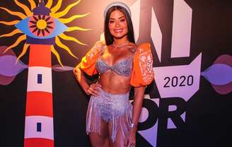 Aline Riscado no camarote Salvador