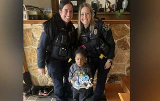 Garoto de 4 anos recebeu sorvetes como presente de agentes