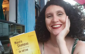 Foto foi publicada por Bruna Oliveira da Silva em comemoração à admissão pelo programa de mestrado da USP, ela estudaria time de várzea da zona leste 