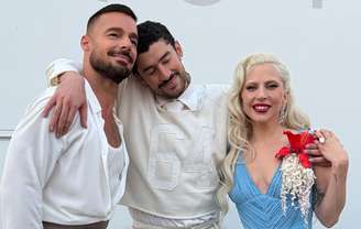 Rick Martin, Bad Bunny e Lady Gaga nos bastidores do Super Bowl 