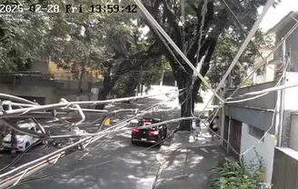 Em uma rua, os suspeitos colocaram câmera em um poste 