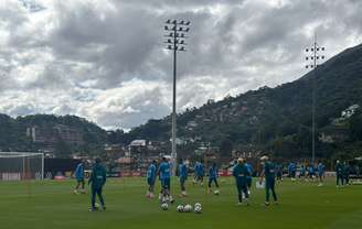 Jogadores da Seleção Brasileira treinam na Granja Comary
