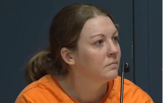 Amber Swain, de 35 anos, é suspeita de ter abusado de dois adolescentes que adotou