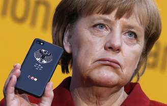 Indícios apontam que os EUA teriam espionado o celular de Angela Merkel