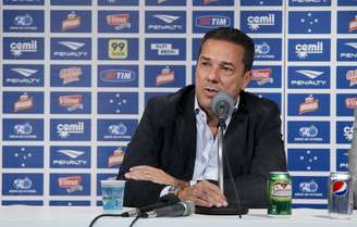 Luxemburgo admitiu que ainda está procurando a formação ideal do Cruzeiro