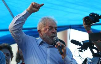 Lula faz discurso em Porto Alegre
 23/1/2018   REUTERS/Paulo Whitaker