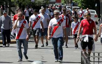 Torcedores do River Plate deixam estádio após adiamento de jogo com Boca Juniors
 25/11/2018     REUTERS/Alberto Raggio 