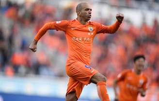 Atualmente joga pelo  Shandong Luneng