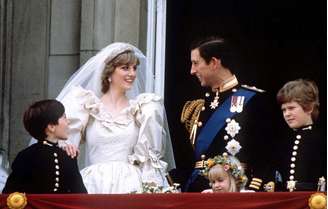 Príncipe Charles e princesa Diana no Palácio de Buckingham 
 29/6/1981    REUTERS/Stringer