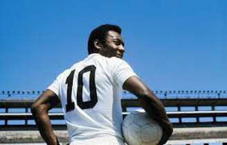 Pelé comemorou o aniersário do Santos, clube em que fez história (Foto: divulgação)