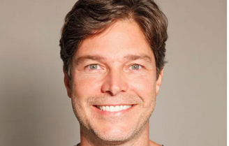 O ator Erik Marmo