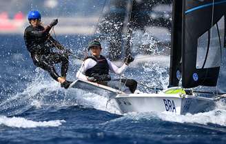 Dupla brasileira Martine Grael e Kahena Kunze realiza prova de vela.