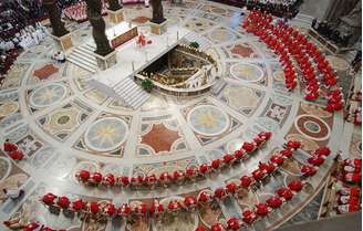 Primeira missa antes do Conclave que elegeu Bento XVI