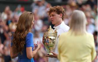 Sinner derrota Alcaraz e vence singles de Wimbledon
