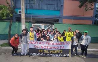 Estudantes da Escola Estadual Gil Vicente, Parque do Lago, zona sul de São Paulo. Escola terá turmas fechadas dez anos depois de ocupação.