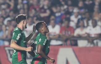 WS SÃO PAULO 21/03/2026 - SÃO PAULO X PALMEIRAS - CAMPEONATO BRASILEIRO - ESPORTES - Jhon Arias (d), do Palmeiras, comemora seu gol marcado sobre o São Paulo durante partida válida pela 8ª rodada do Campeonato Brasileiro realizada no Estádio MorumBis, na zona sul de São Paulo (SP), neste sábado. FOTO:Werther Santana/Estadão