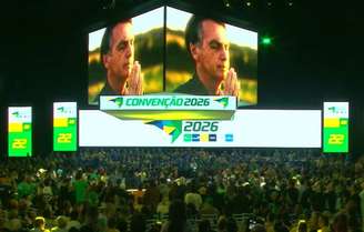 Vídeo com voz e imagens de Bolsonaro é transmitido em convenção do PL em SC, com participação de Flávio