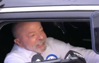 Lula sai de casa em Pinheiros, na capital paulista, por volta das 8h50 para votar em São Bernardo do Campo (SP)