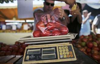 Preços de alimentação e bebidas subiram 1,21% em junho, segundo o IBGE
