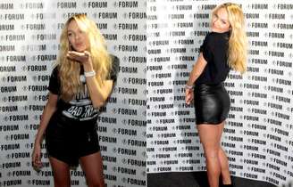 Além de microssaia, Candice usou camiseta com frase: "quero fazer coisas más"