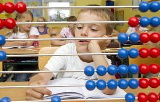 <p>Os pais podem podem ajudar os filhos a desenvolver habilidades matemáticas</p>