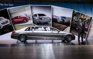 Limusine de 6,5 metros é mostrada em Genebra