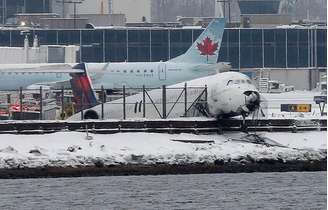 Avião da Delta sofre acidente em Nova York. 05/03/2015.