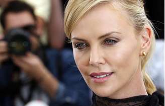 Charlize revelou que mal podia dormir depois da piada com Obama