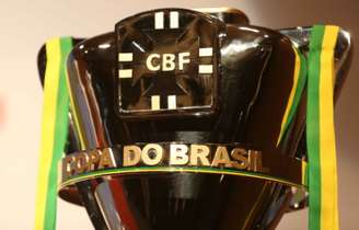 Taça da Copa do Brasil: veja quando os classificados de 2017 a ergueram pela última vez