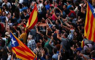 Catalães comemoram declaração de independência da Espanha em Barcelona
  27/10/2017    REUTERS/Juan Medina