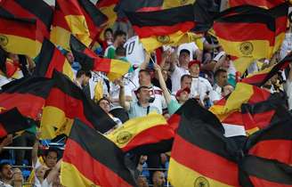 Na contramão da hashtah, torcida alemã apoia o time em Sochi