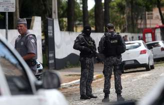Policiais em frente à escola Raul Brasil após tiroteio em Suzano (SP)
13/03/2019
REUTERS/Amanda Perobelli