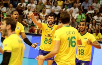 Seleção brasileira masculina de vôlei conseguiu virada épica sobre a Bulgária para garantir classificação para Tóquio-2020