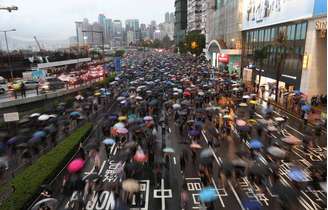 Manifestantes voltam a tomar ruas de Hong Kong