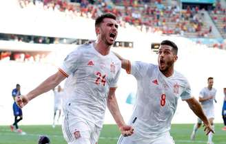 Aymeric Laporte (à esq.) comemora com Koke após marcar o segundo gol da vitória da Espanha sobre a Eslováquia
23/06/2021
Pool via REUTERS/Marcelo Del Pozo