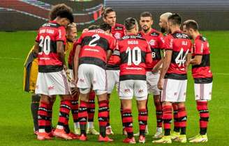 Elenco do Flamengo reunido antes da partida contra o Grêmio (Foto: Alexandre Vidal / CRF)