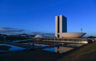 Neste ano, eleitores também escolhem deputados e senadores