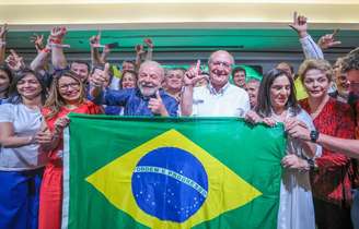 Lula e aliados depois da vitória