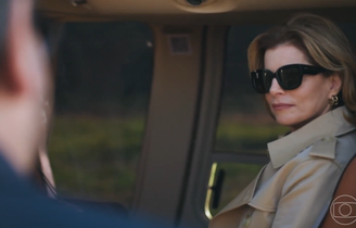 Odete Roitman deixando o Rio de Janeiro em um helicóptero