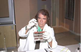 Juca de Oliveira deu vida ao Dr. Augusto Albieri, na icônica novela 'O Clone'