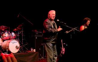 William Shatner faz covers de Metallica, Ozzy Osbourne e Motörhead em seu primeiro show de Metal; veja