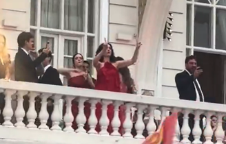 Milhares de pessoas ocuparam a orla de Copacabana, onde se localiza o hotel
