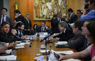 <p>Reunião de líderes partidários com o presidente da Câmara, Henrique Eduardo Alves, para definir a pauta de votações da semana</p><p> </p>