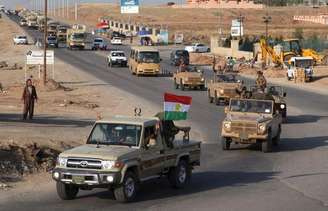 <p>As Unidades de Proteção do Povo Curdo também apreenderam vários veículos, armamento e equipamento dos jihadistas</p>